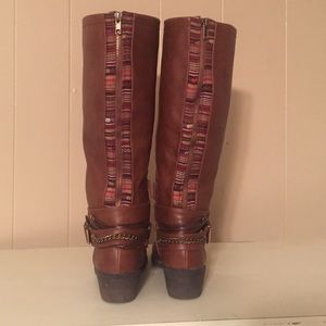 just like new!! Tall brown leather boots