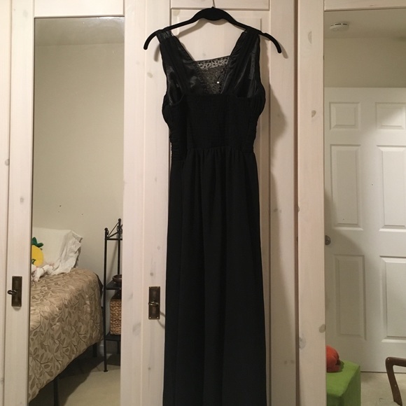 Classic black formal dress - Picture 3 of 3