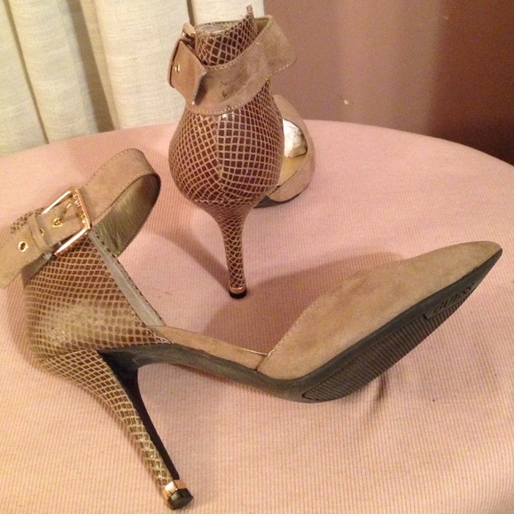Designer Shoes - Picture 2 of 4