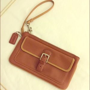 Coach Wristlet ⭐️SALE⭐️