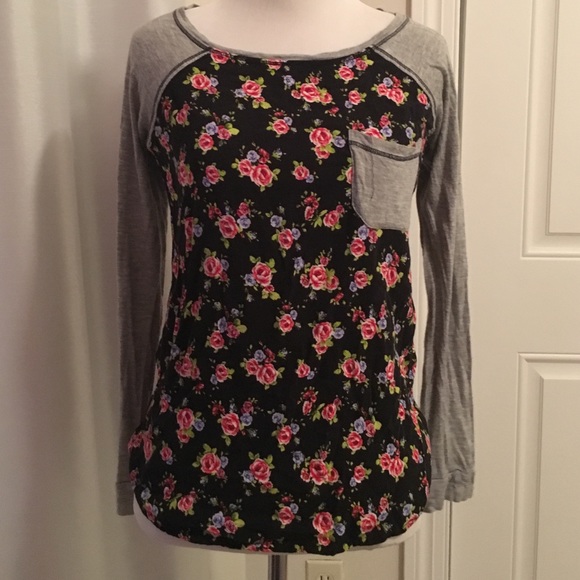 Long sleeve floral baseball tee