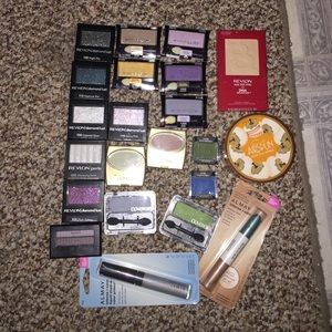 Drug Store Makeup Bundle 22 Pieces!!