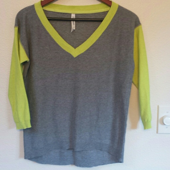 Aeropostale Sweater - Picture 2 of 3