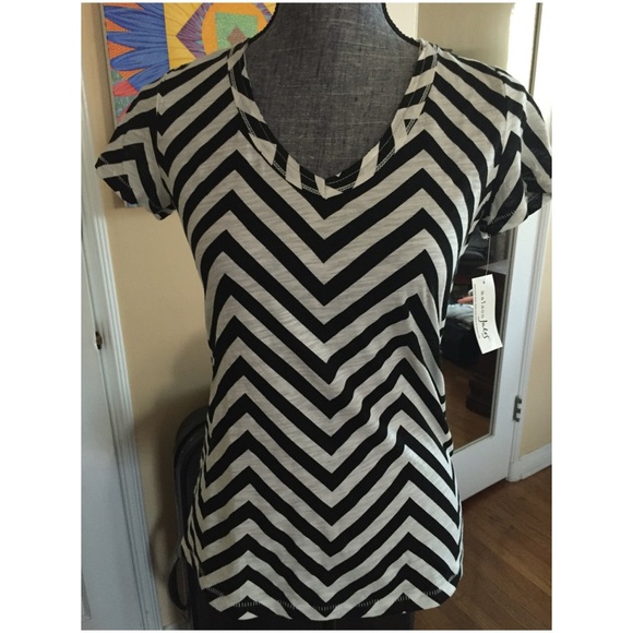 Black & White chevron Tee - Picture 3 of 4