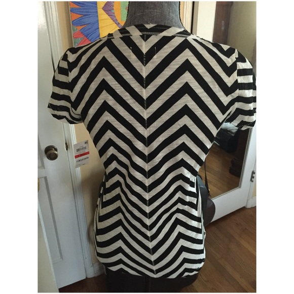 Black & White chevron Tee - Picture 4 of 4