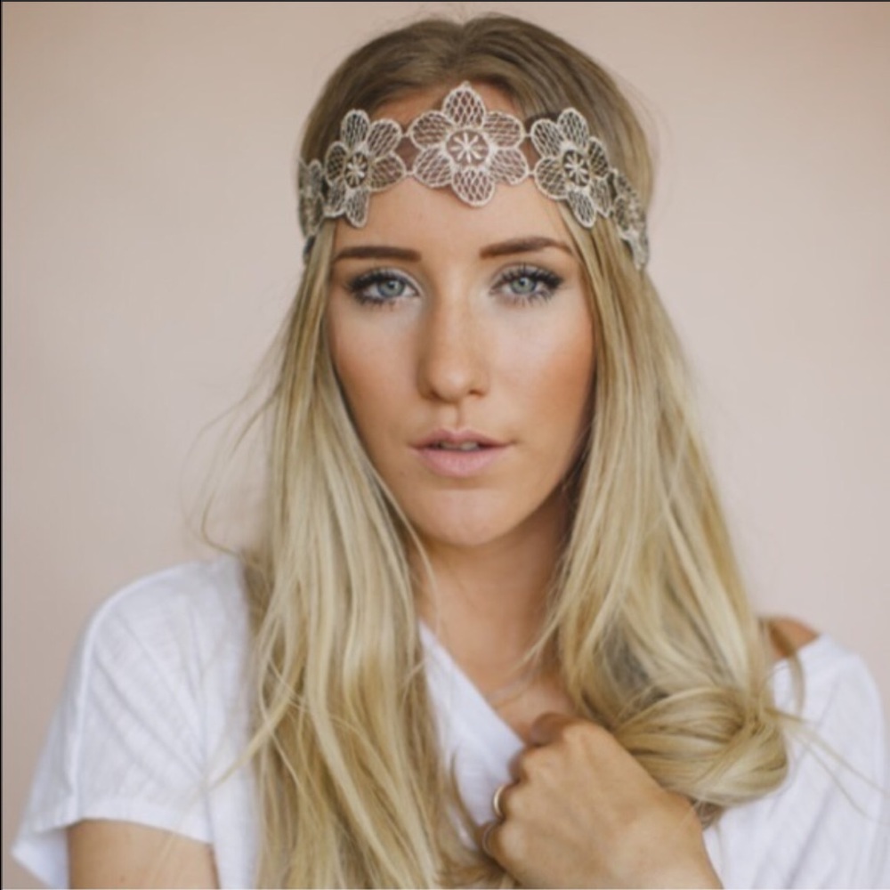 Daisy Lace Chained Headband, Pretty in Peach! NWT!