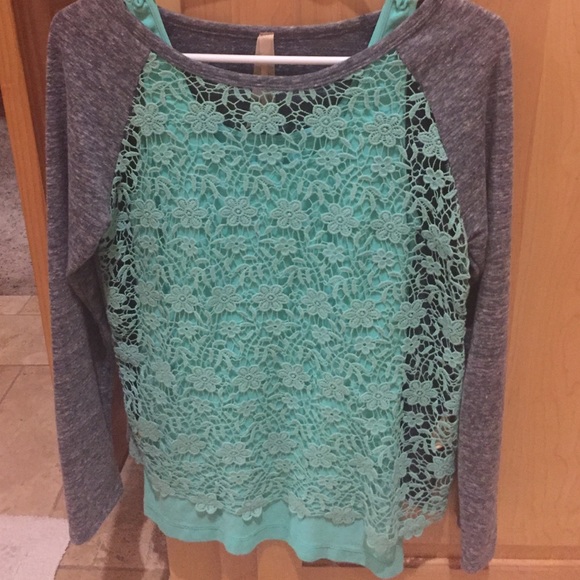 Shirt and matching tank - Picture 1 of 4