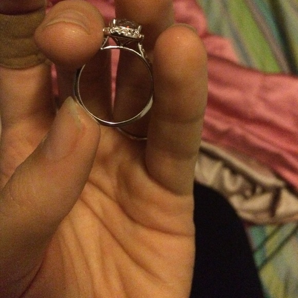 CZ ring - Picture 3 of 4