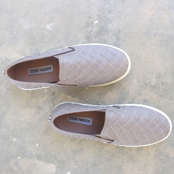 Steve Madden Ecentrcq Slip-On Sneakers - Picture 2 of 4