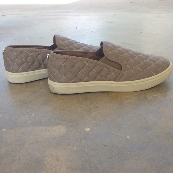 Steve Madden Ecentrcq Slip-On Sneakers - Picture 3 of 4