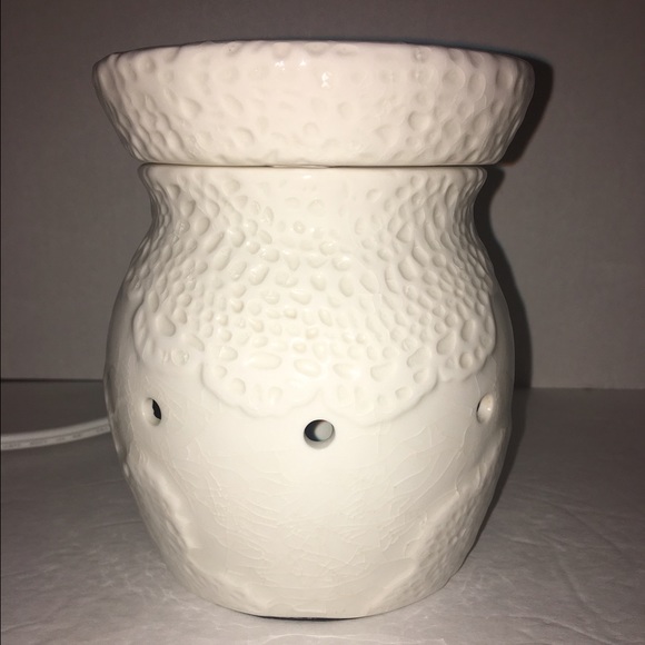 Scentsy Full Size "Lace Heirloom" warmer