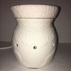 Scentsy Full Size "Lace Heirloom" warmer