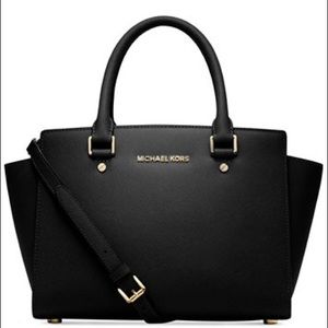 Black Michael Kors Selma, gold details