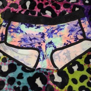 Vs PINK Logo Boyshorts
