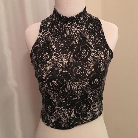 Lace print crop top