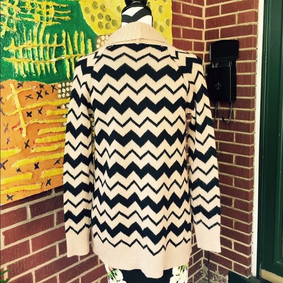 Charlotte Russe Oversized Chevron Print Cardigan - Picture 2 of 4