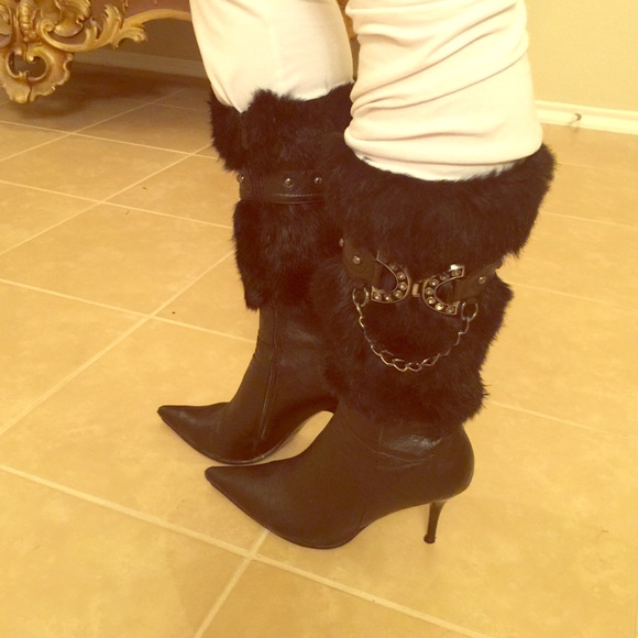 Boots with the fur ! Ashro custom design !