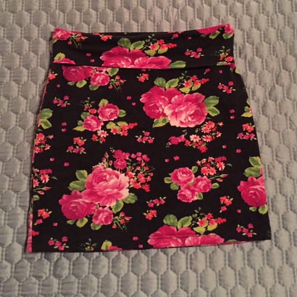 XXI. Floral print mini