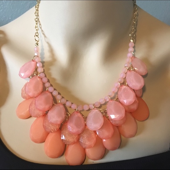 Host PickPeach Statement Necklace - Picture 3 of 3