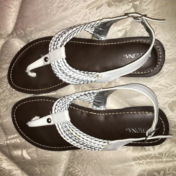 🎀 PRICE DROP 💖 Merona Sandals