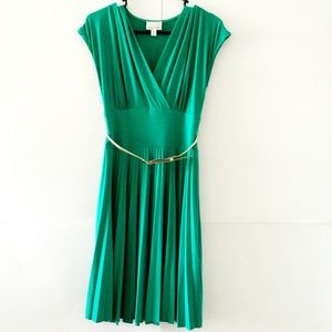 Donna Morgan: Pleated dress