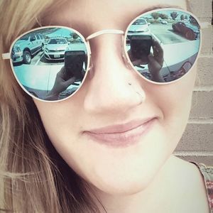 Meet your Posher, Abbey