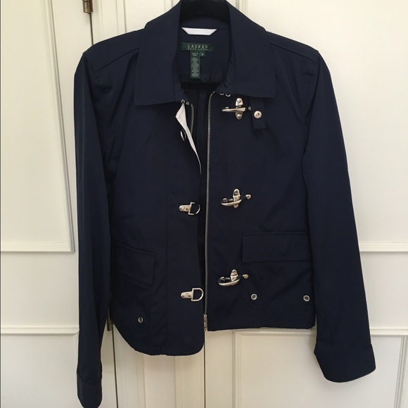 Rain/boat jacket with toggle hooks