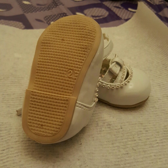 Cute White Dress Shoes - Picture 2 of 4