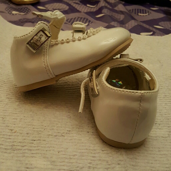 Cute White Dress Shoes - Picture 4 of 4