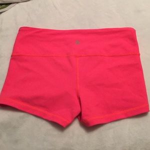 Lululemon boogie shorts size 6