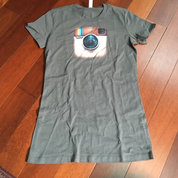 T-shirt with old Instagram logo