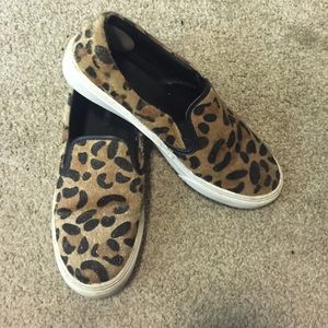 Leopard print (fuzzy) slip on sneakers