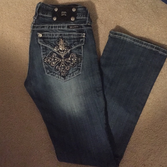Miss Me Medium wash, Bootcut, Size 28, 32" inseam.