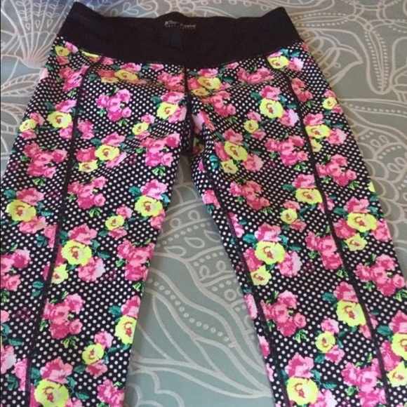 Betsey Johnson workout capris