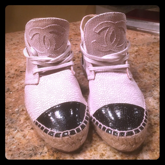 Brand new Chanel sneakers never worn !