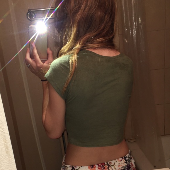 Green suede crop top xs/sm - Picture 2 of 2