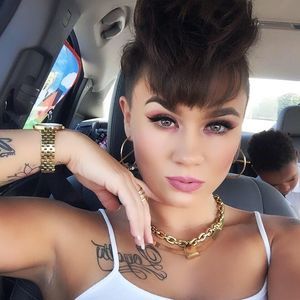 Meet your Posher, Courtni