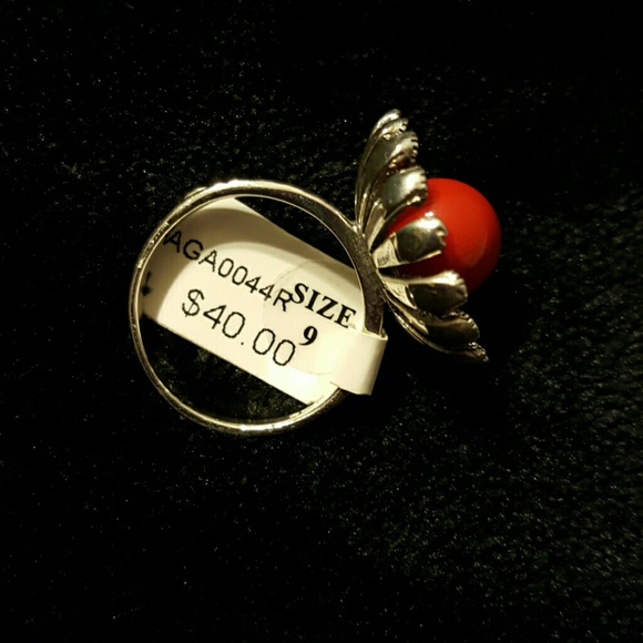 Ring - Picture 3 of 3