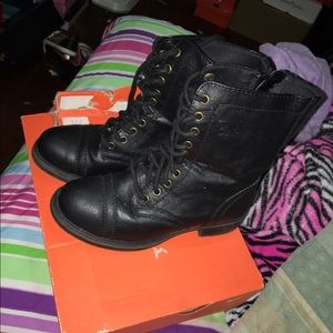 Combat boots