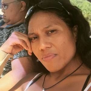 Meet your Posher, Momi