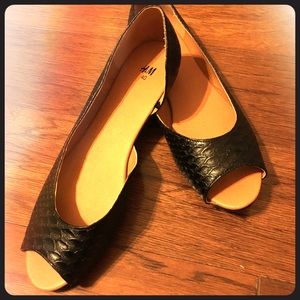 *FINAL PRICE* H&M black peep toe flats