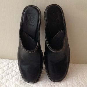 BRAND NEW COLE HAHN fabulous mules!