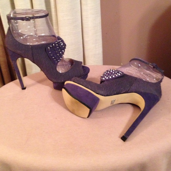 Designer Shoes - Picture 2 of 4