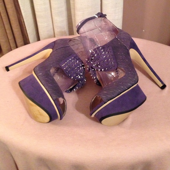 Designer Shoes - Picture 4 of 4