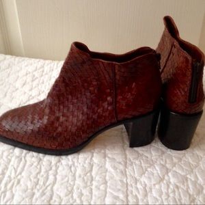 BRAND NEW Cole Haan Unique leather ankle boots