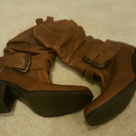 Beautiful leather boots - Picture 2 of 4