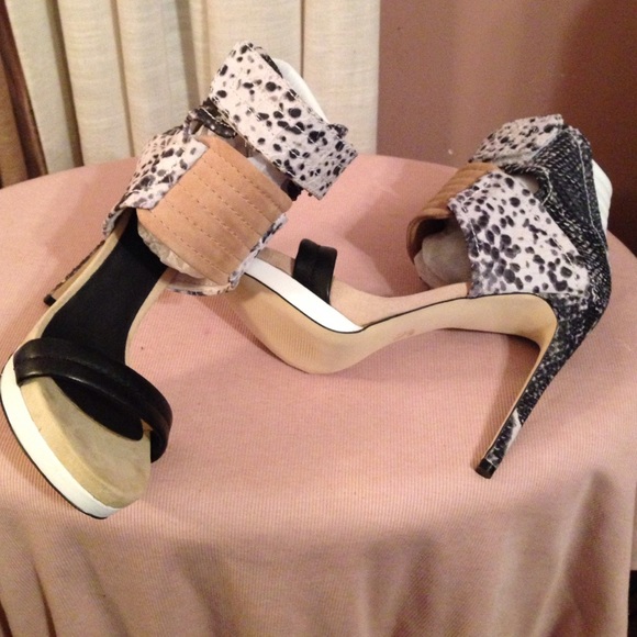 Designer Shoes - Picture 2 of 4