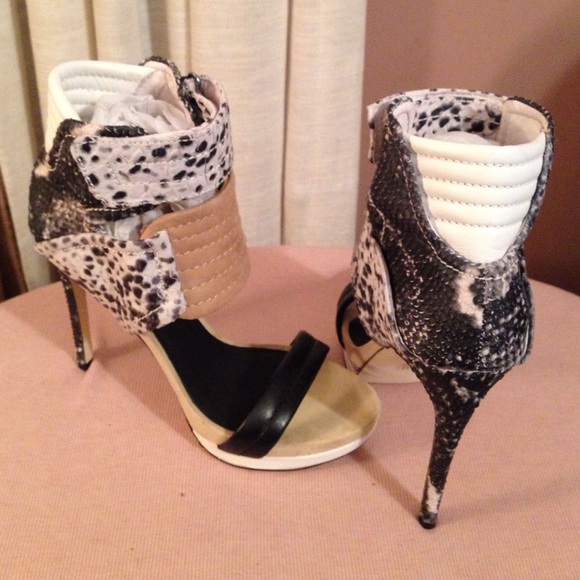 Designer Shoes - Picture 3 of 4