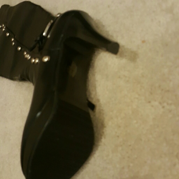 Beautiful black boots - Picture 2 of 3