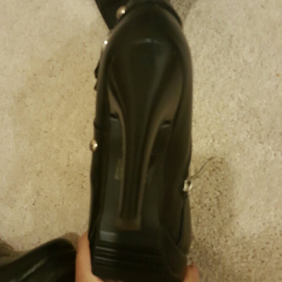 Beautiful black boots - Picture 3 of 3